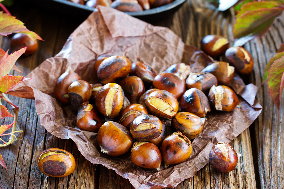Roast chestnuts in the oven: how to make them at home