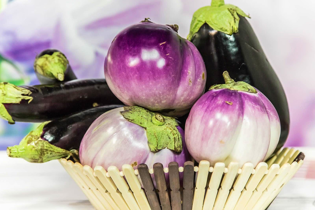 Seasonal vegetables June: the eggplant and its properties