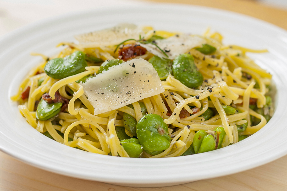 How to make the Calabrian pasta and broad beans