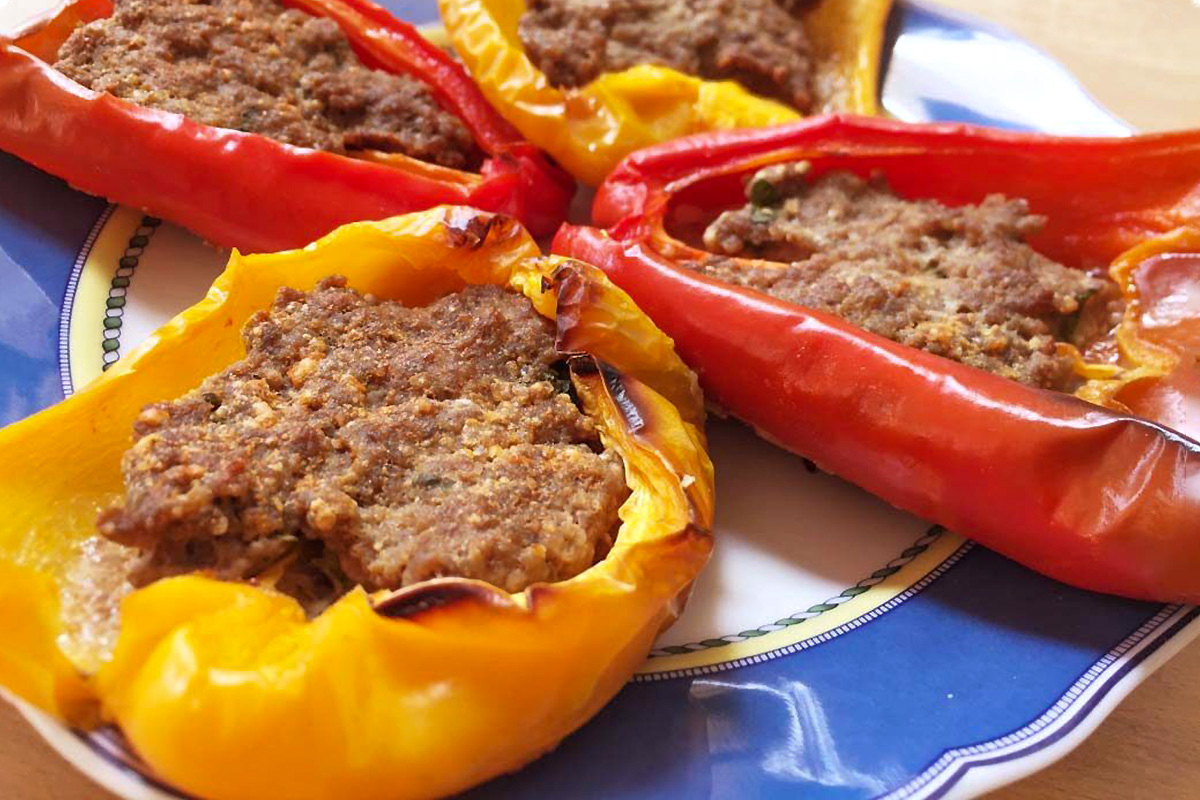 Peppers stuffed with meat and sausage: the Calabrian recipe