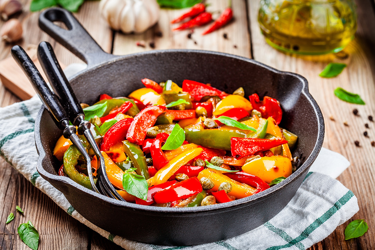 Pan-fried peppers with Tropea onions