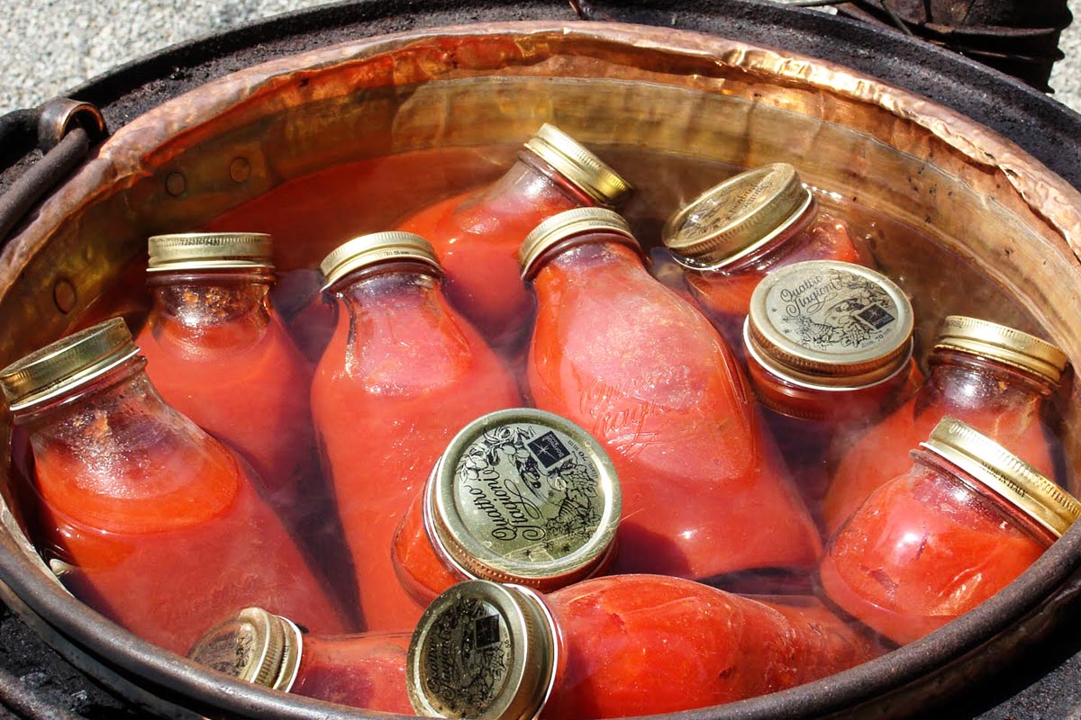 Calabrian traditions: how to make the tomato sauce
