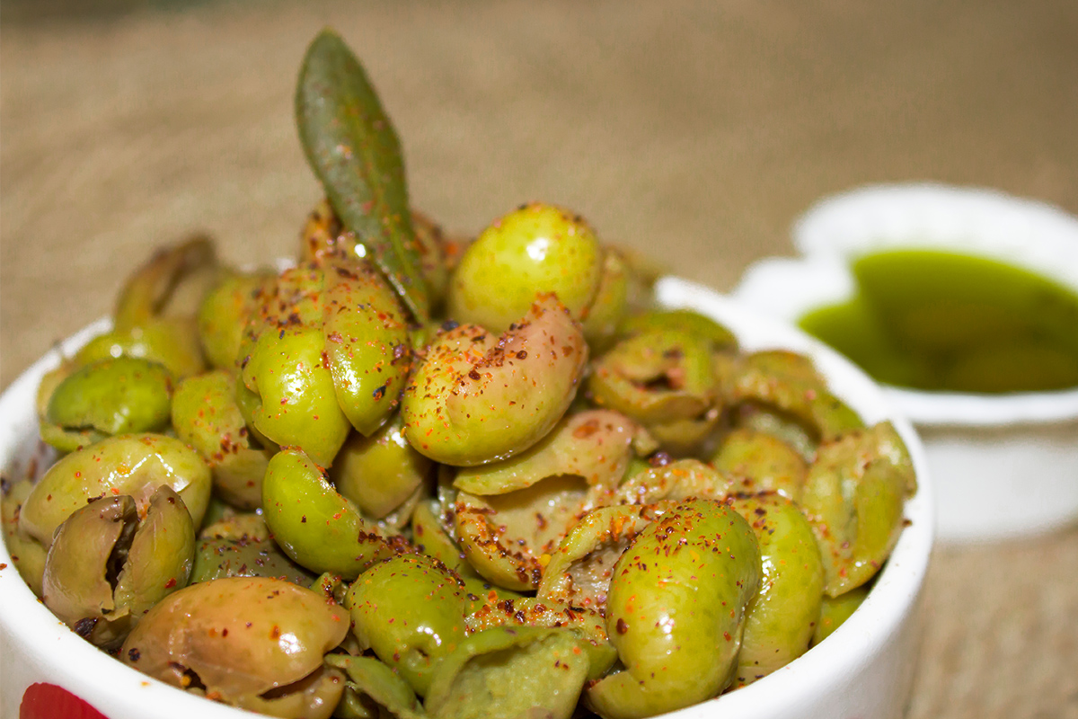Calabrian crushed olives: how to prepare them