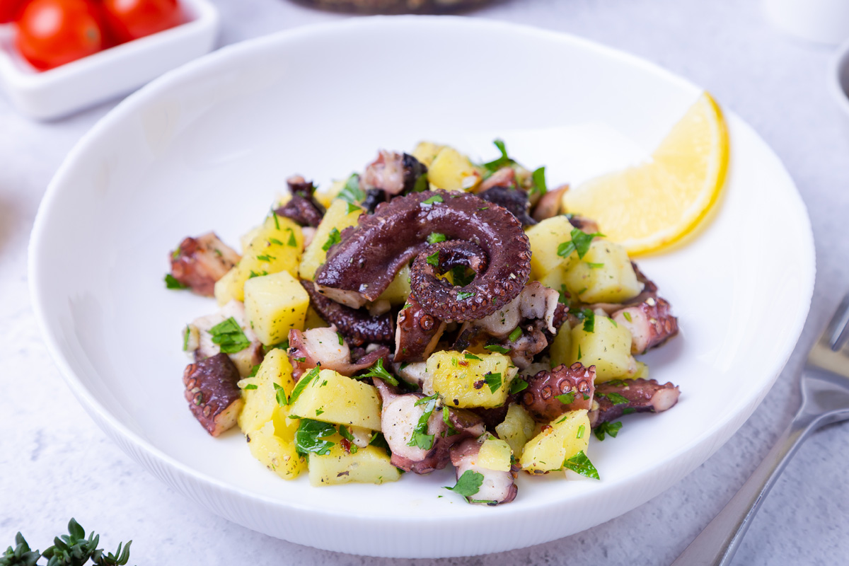 Octopus salad with potatoes