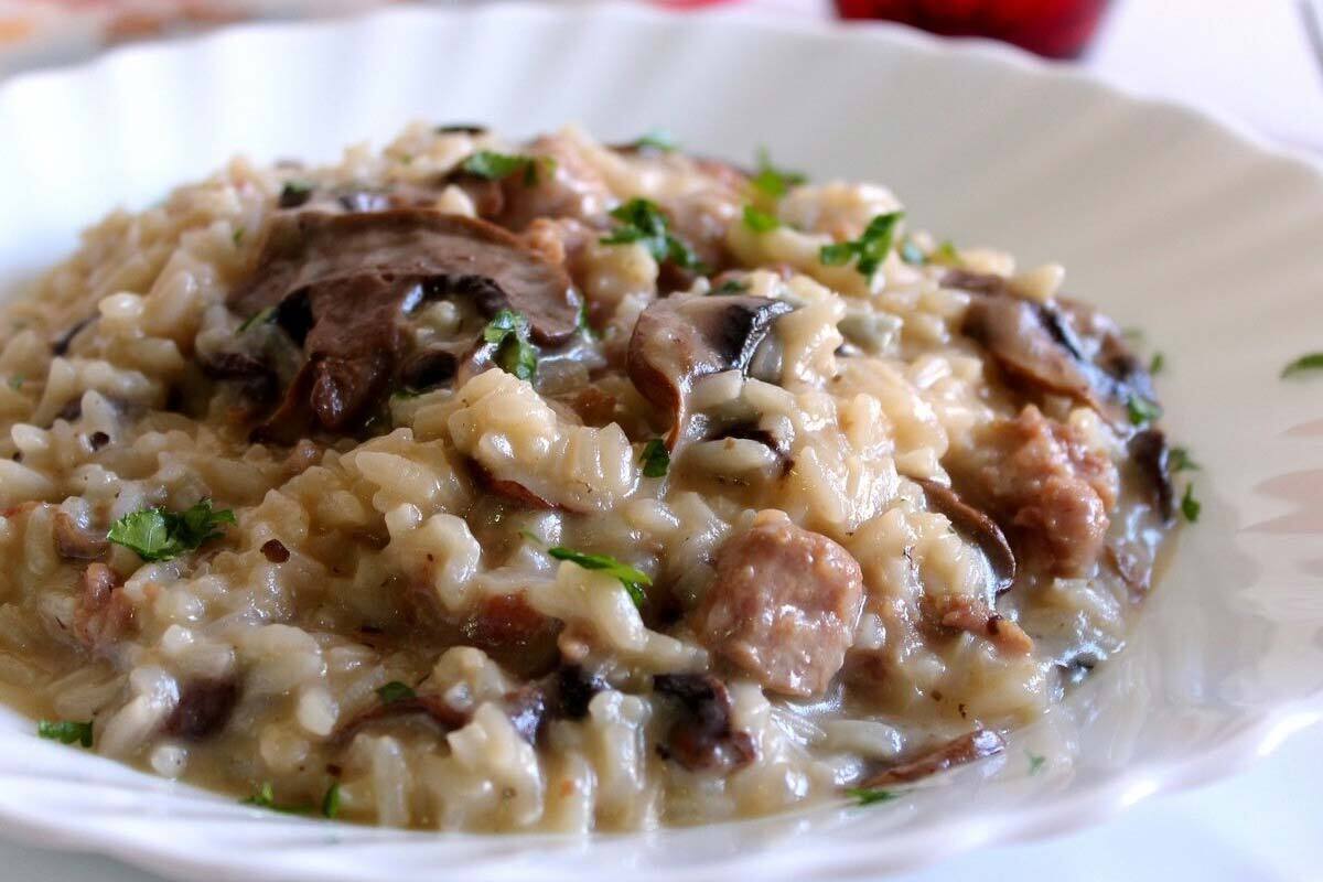Risotto with dried mushrooms and sausage